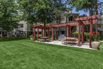 Resident lounge with fios internet and community barbecue and picnic area